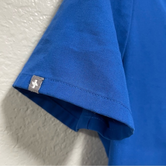 Figs Winning Blue Casma 3 Pocket Vneck Scrub Top Technical Collection  XS - Picture 4 of 7